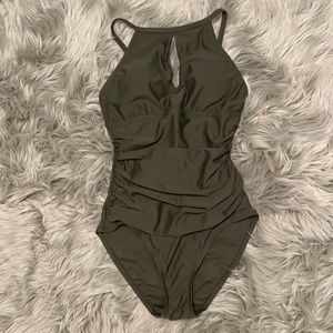 ELLEN TRACY SLIMMING ONE PIECE SWIMSUIT SIZE 6